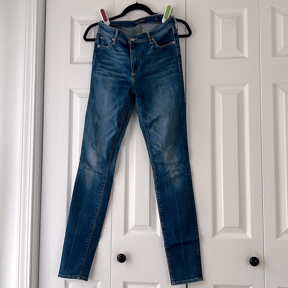 Lucky Brand Bridgette skinny jeans. Canadian denim fabric. Size 2/26 regular
